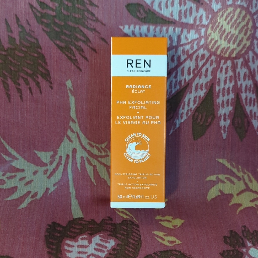 Clean Skincare Radiance PHA Exfoliating Facial - Orange